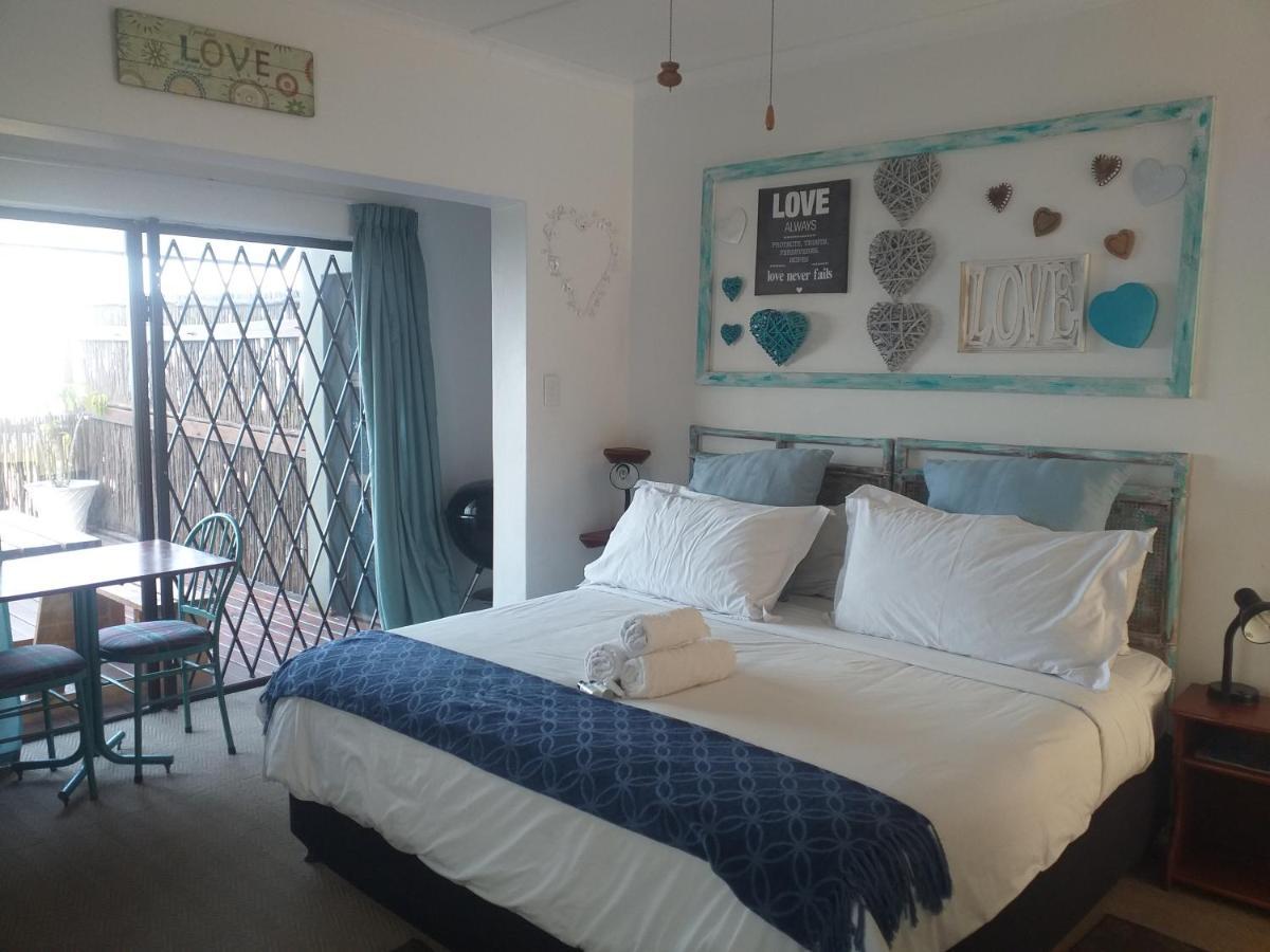 Khaya La Manzi Guest Lodge Hibberdene Bagian luar foto