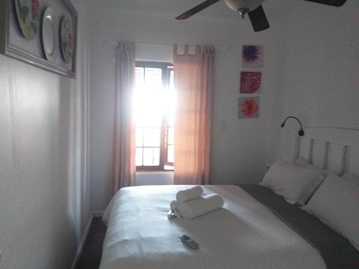 Khaya La Manzi Guest Lodge Hibberdene Bagian luar foto