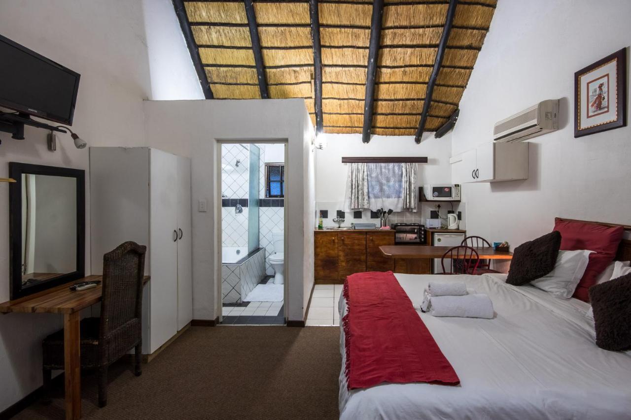 Khaya La Manzi Guest Lodge Hibberdene Bagian luar foto