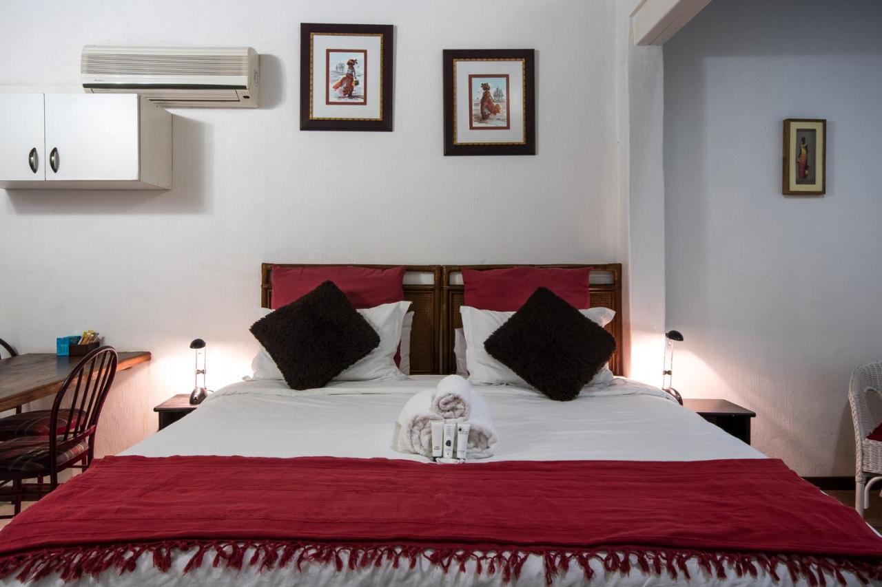 Khaya La Manzi Guest Lodge Hibberdene Bagian luar foto