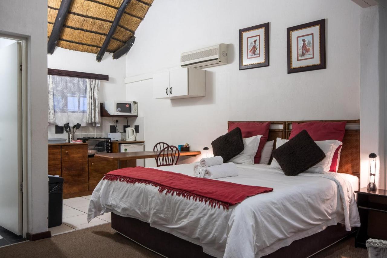 Khaya La Manzi Guest Lodge Hibberdene Bagian luar foto