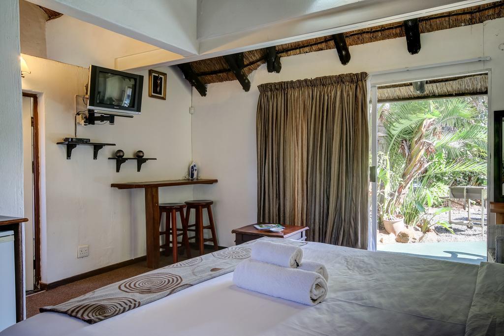 Khaya La Manzi Guest Lodge Hibberdene Bagian luar foto