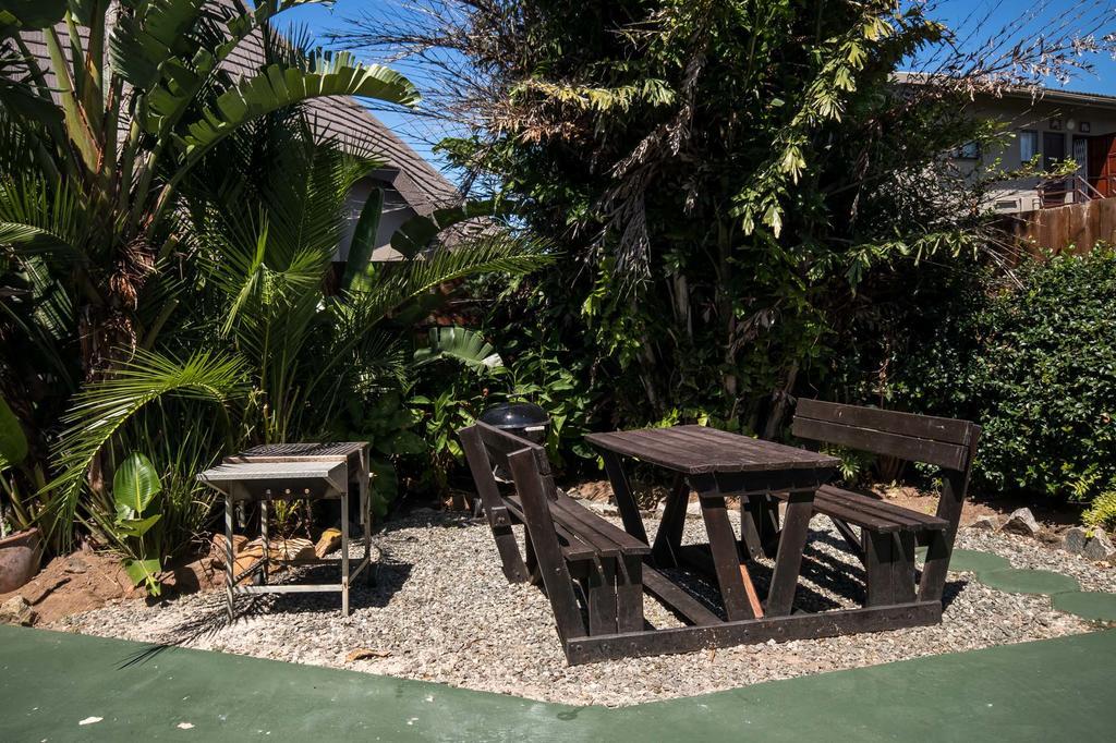 Khaya La Manzi Guest Lodge Hibberdene Bagian luar foto