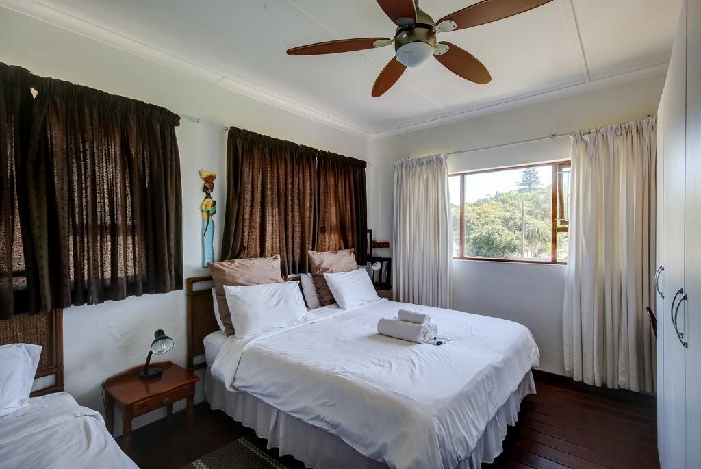 Khaya La Manzi Guest Lodge Hibberdene Bagian luar foto