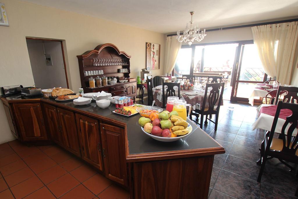 Khaya La Manzi Guest Lodge Hibberdene Bagian luar foto