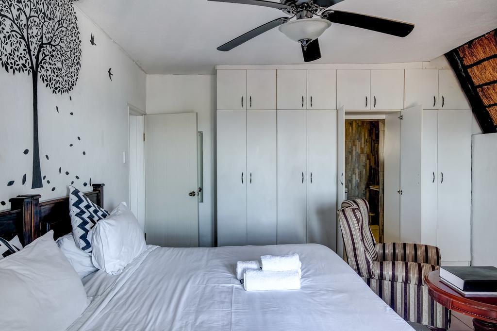 Khaya La Manzi Guest Lodge Hibberdene Bagian luar foto