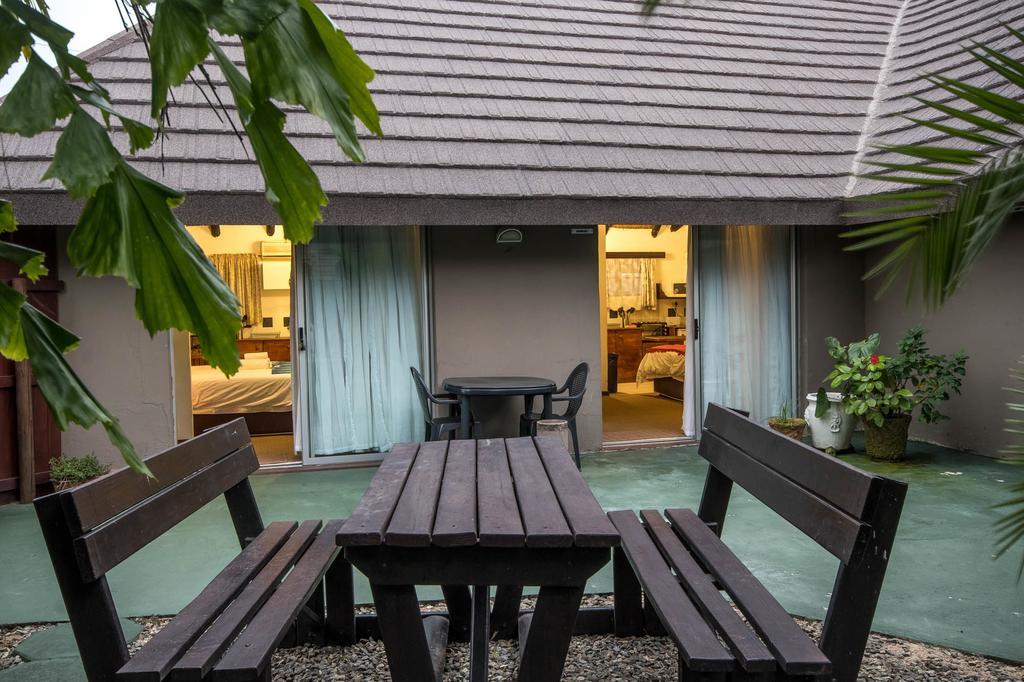 Khaya La Manzi Guest Lodge Hibberdene Bagian luar foto