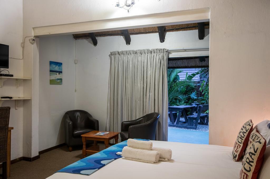 Khaya La Manzi Guest Lodge Hibberdene Bagian luar foto