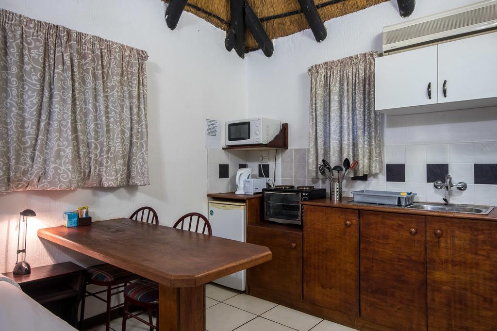 Khaya La Manzi Guest Lodge Hibberdene Bagian luar foto