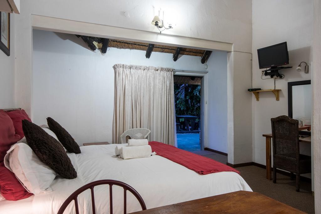Khaya La Manzi Guest Lodge Hibberdene Bagian luar foto