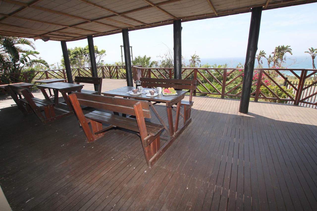 Khaya La Manzi Guest Lodge Hibberdene Bagian luar foto