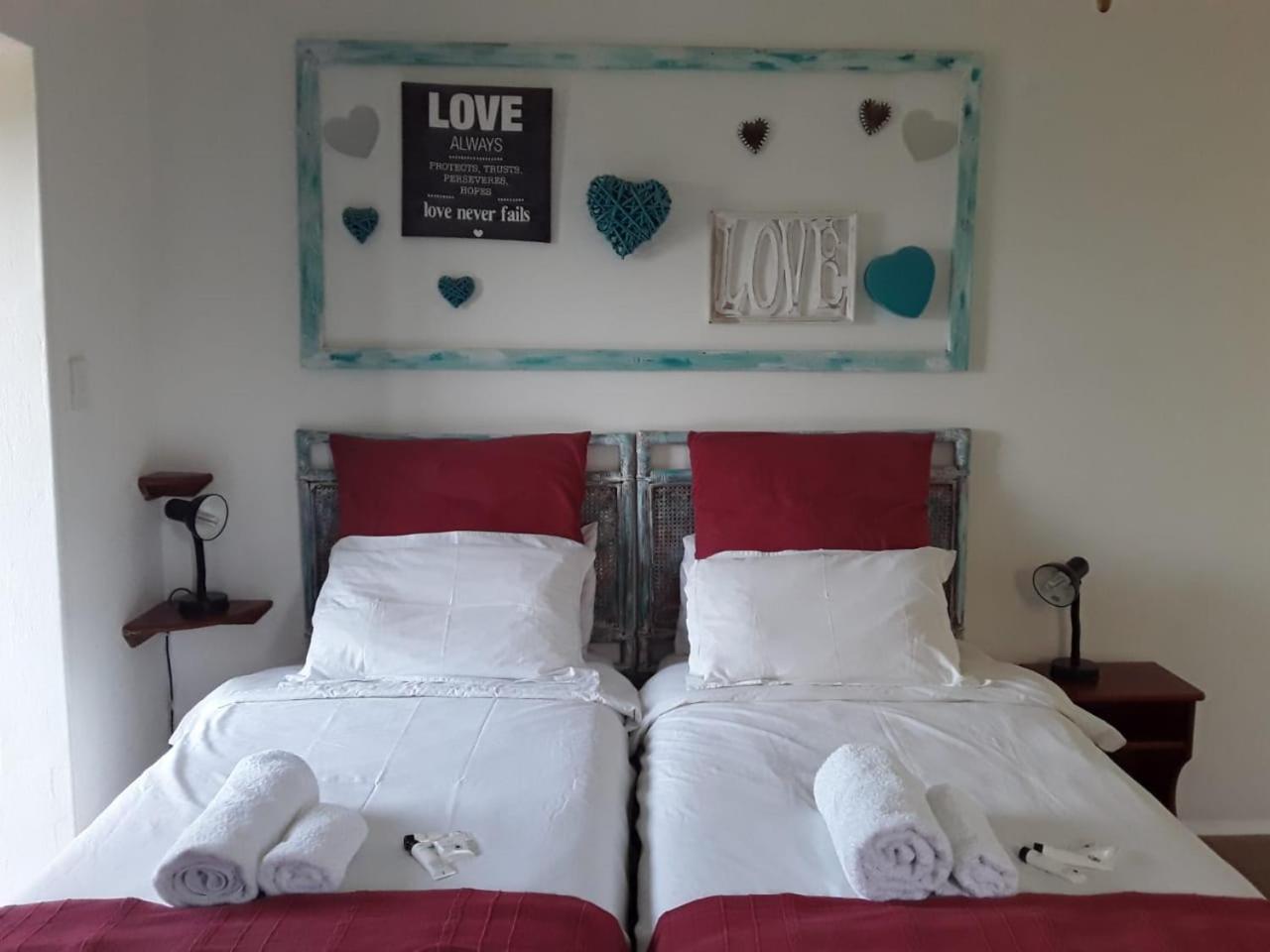 Khaya La Manzi Guest Lodge Hibberdene Bagian luar foto