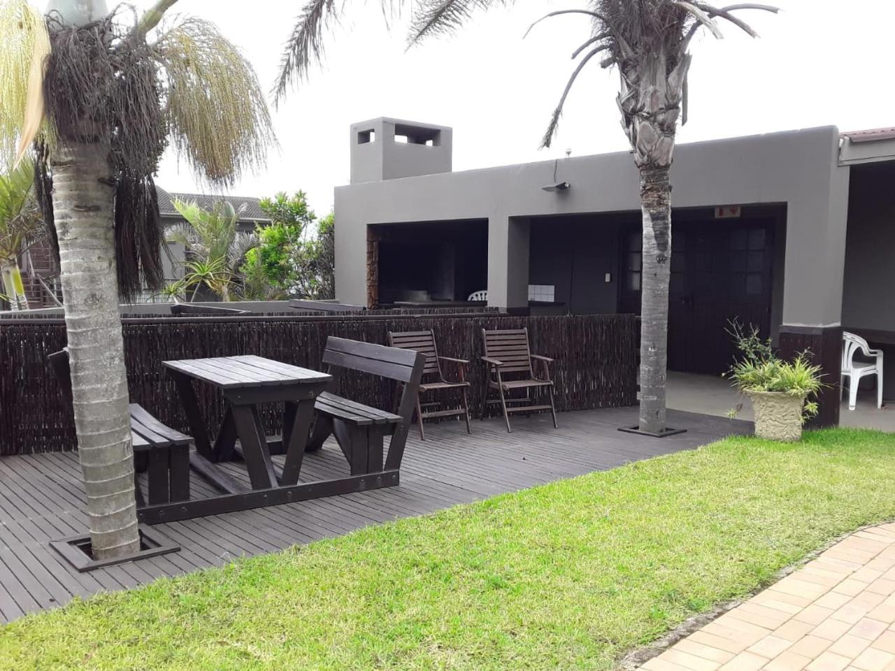 Khaya La Manzi Guest Lodge Hibberdene Bagian luar foto